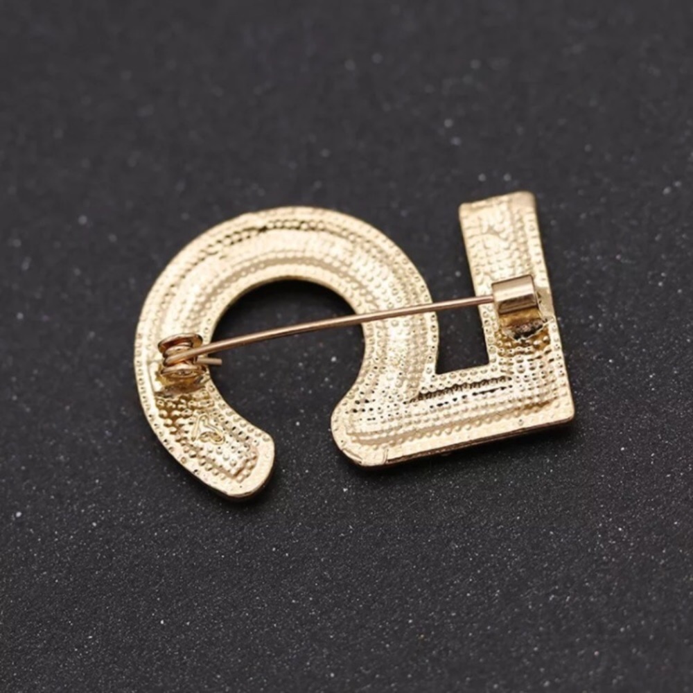 Beautiful N#5 pearl rhinestones GP brooch🌸 - Picture 5 of 7